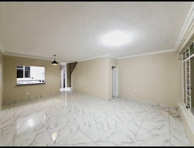 3 BEDROOM TOWNHOUSE RENTED IN HALFWAY GARDENS